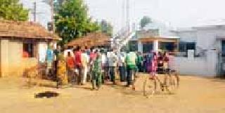 The villagers locked the gram pumps | ग्रामस्थांनी ग्रा.पं.ला ठोकले कुलूप The villagers locked the gram pumps | ग्रामस्थांनी ग्रा.पं.ला ठोकले कुलूप