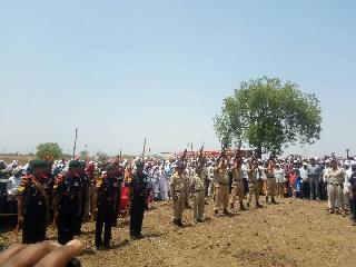 The funeral of the government on Shaheed Mahendra Khandekar | शहीद महेंद्र खांडेकर यांच्यावर शासकीय इतमामात अंत्यसंस्कार