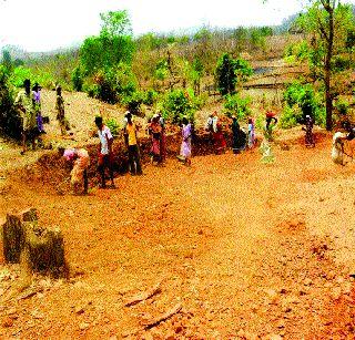 Employment Guarantee to 3 thousand of 15 workers | १५ पैकी ३ हजार मजुरांनाच रोजगार हमी