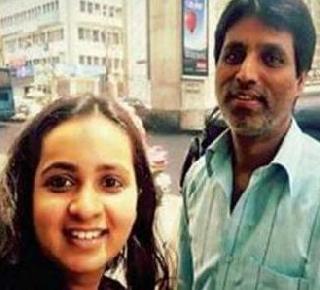 Rickshaw pulls to help! 3 thousand hits to the singer | मदतीला धावला रिक्षावाला ! गायिकेला केली 3 हजाराची मदत