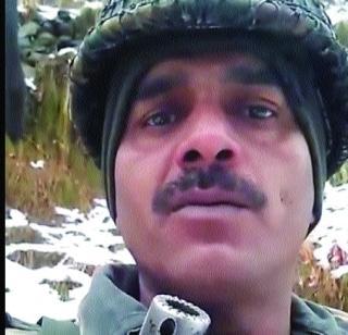 Sharad Bahadur Yadav suspended by BSF | तेज बहाद्दुर यादव यांना बीएसएफने केले निलंबित Sharad Bahadur Yadav suspended by BSF | तेज बहाद्दुर यादव यांना बीएसएफने केले निलंबित