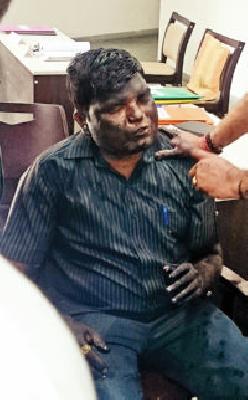 Eye on the girl; Chop the teacher | विद्यार्थिनीवर डोळा;शिक्षकाला चोप Eye on the girl; Chop the teacher | विद्यार्थिनीवर डोळा;शिक्षकाला चोप