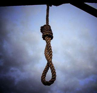 The farmer's suicide due to lack of dowry for the girl's marriage | मुलीच्या लग्नासाठी हुंडा नसल्याने शेतक-याची आत्महत्या The farmer's suicide due to lack of dowry for the girl's marriage | मुलीच्या लग्नासाठी हुंडा नसल्याने शेतक-याची आत्महत्या