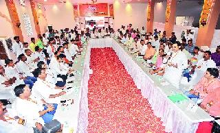 Vajramudha of the Maratha community is strong | मराठा समाजाची वज्रमूठ भक्कम Vajramudha of the Maratha community is strong | मराठा समाजाची वज्रमूठ भक्कम