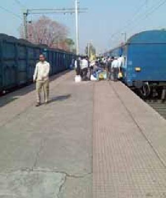 Tiroda railway station will be sophisticated | तिरोडा रेल्वे स्थानक अत्याधुनिक करा