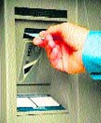 Thousands fraud by taking 'ATM' number, postcode | ‘एटीएम’चा नंबर, पिनकोड घेऊन हजारोंची फसवणूक Thousands fraud by taking 'ATM' number, postcode | ‘एटीएम’चा नंबर, पिनकोड घेऊन हजारोंची फसवणूक