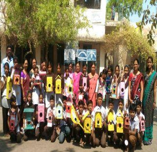 VIDEO: Nutty for students Chihai Tai made by students | VIDEO : विद्यार्थ्यांनी बनवली चिऊ ताईंसाठी घरटी