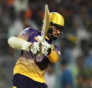 Sunil Narine's extraordinary knock, Raina mustard | सुनील नारायणची लक्षवेधी खेळी, रैना सरस Sunil Narine's extraordinary knock, Raina mustard | सुनील नारायणची लक्षवेधी खेळी, रैना सरस