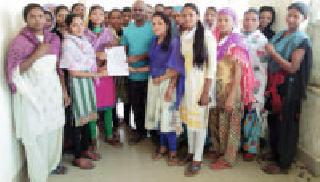 Delete encroachment before the hostel | वसतिगृहासमोरचे अतिक्रमण हटवा Delete encroachment before the hostel | वसतिगृहासमोरचे अतिक्रमण हटवा