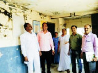 Patient inspection by medicines | औषधी निर्मात्यांकडून रुग्णांची तपासणी Patient inspection by medicines | औषधी निर्मात्यांकडून रुग्णांची तपासणी