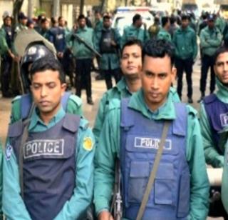 Seized 17 containers of chemicals used in the bomb | बॉम्बमध्ये वापरणाऱ्या रसायनाचे १७ कंटेनर जप्त Seized 17 containers of chemicals used in the bomb | बॉम्बमध्ये वापरणाऱ्या रसायनाचे १७ कंटेनर जप्त