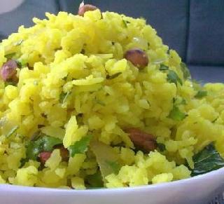 50 people poisoning breakfast snack | नाश्त्याच्या पोह्यातून ५० जणांना विषबाधा 50 people poisoning breakfast snack | नाश्त्याच्या पोह्यातून ५० जणांना विषबाधा