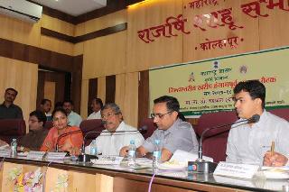 Debt relief for those in distress: Chandrakant Dada Patil | अडचणीत असलेल्यांनाच कर्जमाफी देवू : चंद्रकांतदादा पाटील Debt relief for those in distress: Chandrakant Dada Patil | अडचणीत असलेल्यांनाच कर्जमाफी देवू : चंद्रकांतदादा पाटील