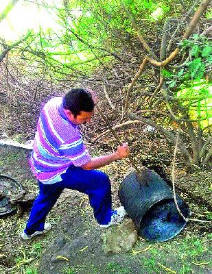 Raid on liquor bars | कळवणला दारू अड्ड्यांवर छापे