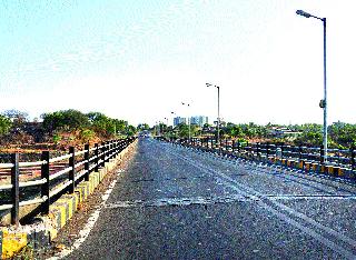The boundary of the settlement is in the dark | हद्दीच्या वादात पूल अंधारात The boundary of the settlement is in the dark | हद्दीच्या वादात पूल अंधारात