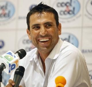 Younis Khan's record, exceeding 10 thousand runs in Oland | युनिस खानचा विक्रम, ओलांडला 10 हजार धावांचा टप्पा Younis Khan's record, exceeding 10 thousand runs in Oland | युनिस खानचा विक्रम, ओलांडला 10 हजार धावांचा टप्पा