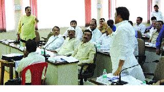 Guardian Minister's control on NCP's aggression! | राष्ट्रवादीच्या आक्रमकतेवर पालकमंत्र्यांचा ‘कंट्रोल’! Guardian Minister's control on NCP's aggression! | राष्ट्रवादीच्या आक्रमकतेवर पालकमंत्र्यांचा ‘कंट्रोल’!