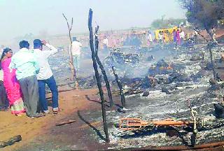 Shindevwadi heavy fire | शिंदेवाडीत भीषण आग Shindevwadi heavy fire | शिंदेवाडीत भीषण आग