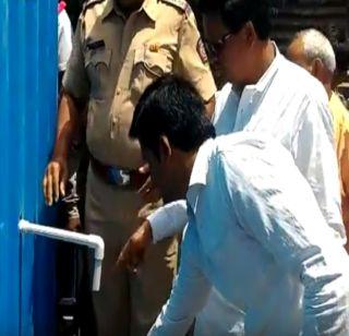 VIDEO: Citizens' clean and cold water by ATM card | VIDEO : ‘एटीएम’कार्डव्दारे नागरिकांना शुद्ध व थंड पाणी VIDEO: Citizens' clean and cold water by ATM card | VIDEO : ‘एटीएम’कार्डव्दारे नागरिकांना शुद्ध व थंड पाणी