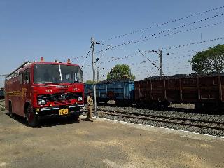 Running carriage; Loss of harm | धावत्या मालगाडीला आग; हानी टळली Running carriage; Loss of harm | धावत्या मालगाडीला आग; हानी टळली