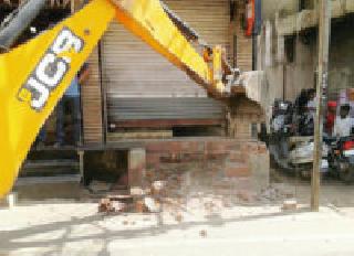 Over 500 encroachments destroyed | पाचशेवर अतिक्रमण ध्वस्त Over 500 encroachments destroyed | पाचशेवर अतिक्रमण ध्वस्त