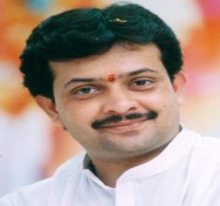 Bhayyaji Maharaj will again get married again | भय्यूजी महाराज पुन्हा अडकणार विवाहबंधनात Bhayyaji Maharaj will again get married again | भय्यूजी महाराज पुन्हा अडकणार विवाहबंधनात