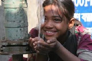 The heart of the young 'thirsty' young people .. | तहानल्या गावाला ‘तरुणांच्या’ हृदयाचा ओलावा..