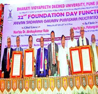 Social unity in the university | विद्यापीठातून सामाजिक एकता पेरावी Social unity in the university | विद्यापीठातून सामाजिक एकता पेरावी