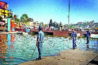 Security guards for a month! | सुरक्षा रक्षक महिनाभरासाठीच! Security guards for a month! | सुरक्षा रक्षक महिनाभरासाठीच!