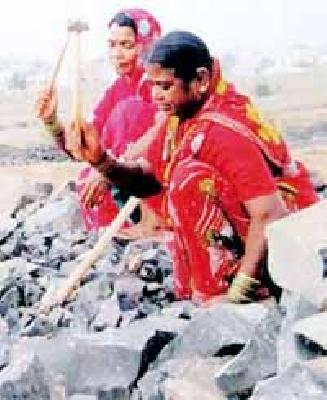 Goddess in search of the Wadar society Goddess | वडार समाज शोधतोय दगडात देव