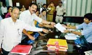 The agitation of the liquor market was tarnished | दारूबंदीचे आंदोलन चिघळले The agitation of the liquor market was tarnished | दारूबंदीचे आंदोलन चिघळले