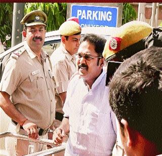Shashikala's banner removed ... | शशिकला यांचे बॅनर काढले... Shashikala's banner removed ... | शशिकला यांचे बॅनर काढले...