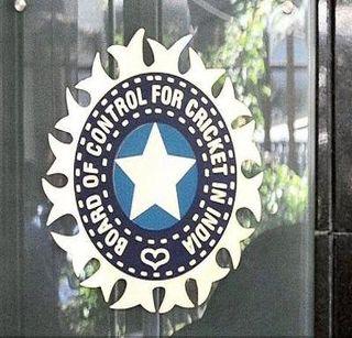 BCCI wants more funds to be paid by ICC | आयसीसीची 2500 कोटी देण्याची तयारी, पण बीसीसीआयला हवा अधिक निधी BCCI wants more funds to be paid by ICC | आयसीसीची 2500 कोटी देण्याची तयारी, पण बीसीसीआयला हवा अधिक निधी