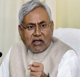 Stop the martyred vehicle for the Chief Minister's convoy | मुख्यमंत्र्यांच्या ताफ्यासाठी शहिदांचे वाहन थांबविले Stop the martyred vehicle for the Chief Minister's convoy | मुख्यमंत्र्यांच्या ताफ्यासाठी शहिदांचे वाहन थांबविले
