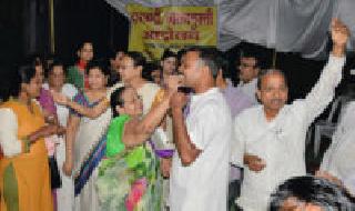 Lock the three wine shop with Keshav Colony | केशव कॉलनीसह तीन वाईन शॉपला टाळे Lock the three wine shop with Keshav Colony | केशव कॉलनीसह तीन वाईन शॉपला टाळे