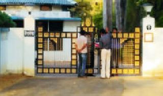 From the bungalow to the Chief Executive Officer | मुख्य कार्यकारी अधिकाऱ्यांचे कामकाज बंगल्यावरुन From the bungalow to the Chief Executive Officer | मुख्य कार्यकारी अधिकाऱ्यांचे कामकाज बंगल्यावरुन