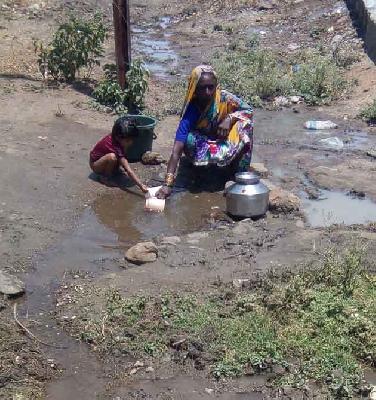 Threats to the health of thousands of people due to contaminated water! | दूषित पाण्यामुळे हजारो नागरिकांचे आरोग्य धोक्यात! Threats to the health of thousands of people due to contaminated water! | दूषित पाण्यामुळे हजारो नागरिकांचे आरोग्य धोक्यात!