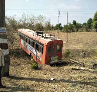 Bus tree collision | बसची झाडाला टक्कर Bus tree collision | बसची झाडाला टक्कर