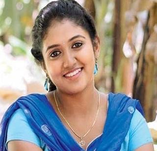 In the 10th century, Kalicha is in trouble | दहावीतील कलचाचणीत आर्चीचा कल कलेकडेच