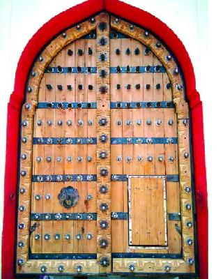 125 years after the new door in the Ichalkaranji palace | इचलकरंजीतील राजवाड्याला १२५ वर्षांनी नवा दरवाजा