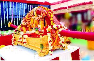 Gold medal offering to Ambabai on Monday | अंबाबाईला सोमवारी सुवर्णपालखी अर्पण Gold medal offering to Ambabai on Monday | अंबाबाईला सोमवारी सुवर्णपालखी अर्पण