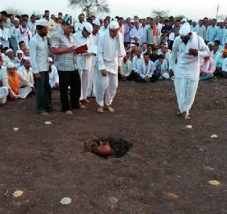 Bad day for Narendra Modi? Demand for extreme depression and extreme signs of earthquake | नरेंद्र मोदींसाठी बुरे दिन? घटमांडणीच्या भाकितात अतिवृष्टी व भुकंपाचे संकेत Bad day for Narendra Modi? Demand for extreme depression and extreme signs of earthquake | नरेंद्र मोदींसाठी बुरे दिन? घटमांडणीच्या भाकितात अतिवृष्टी व भुकंपाचे संकेत