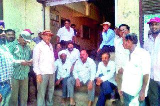 Fear of Angry Traders | संतप्त व्यापाऱ्यांचे धरणे