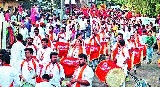 Attractive attention | साईपालखी शोभायात्रेने वेधले लक्ष