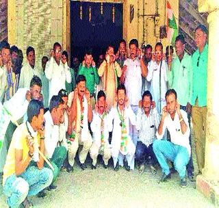 The 'rising up' movement of Congress in the district | काँग्रेसचे जिल्हाभरात ‘उठबशा’ आंदोलन