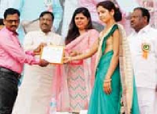 Increase the reputation of digital revolution in the academic field | डिजिटल क्रांतीतून शैक्षणिक क्षेत्रात नावलौकिक वाढवा Increase the reputation of digital revolution in the academic field | डिजिटल क्रांतीतून शैक्षणिक क्षेत्रात नावलौकिक वाढवा