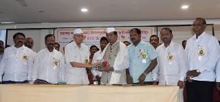 Do not be satisfied with twenty percent subsidy: Tatyasheb Mascar | वीस टक्के अनुदानावर समाधानी राहू नका : तात्यासाहेब मस्कर Do not be satisfied with twenty percent subsidy: Tatyasheb Mascar | वीस टक्के अनुदानावर समाधानी राहू नका : तात्यासाहेब मस्कर