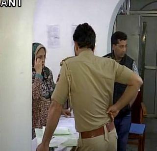 One killed in grenade attack on police post in Srinagar | श्रीनगरमधील पोलीस चौकीवर ग्रेनेड हल्ला, एकाचा मृत्यू One killed in grenade attack on police post in Srinagar | श्रीनगरमधील पोलीस चौकीवर ग्रेनेड हल्ला, एकाचा मृत्यू