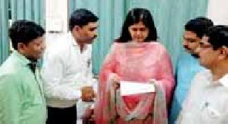 Seasonal demand for test tube baby care | टेस्टट्युब बेबी उपचारासाठी रजेची मागणी Seasonal demand for test tube baby care | टेस्टट्युब बेबी उपचारासाठी रजेची मागणी