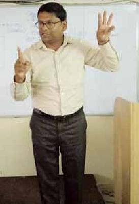 Work smarter than hardwork: Prashant Thakare | हार्डवर्कपेक्षा स्मार्ट वर्क करा : प्रशांत ठाकरे